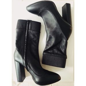 Heeled Mid-calf Leather Boots in Black